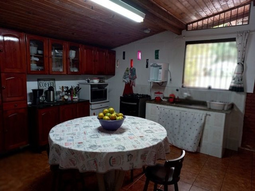 Imagem 25 de 30 de Casa Com Amplo Quintal E Piscina - Ca3651