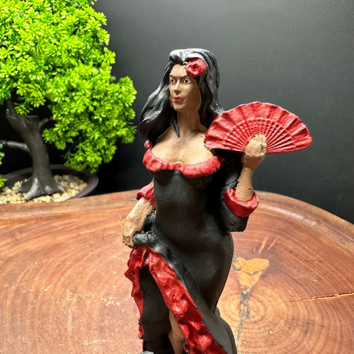 Imagem Pomba Gira (p) Realista 15 Cm - Umbanda Candomblé Cor Preto