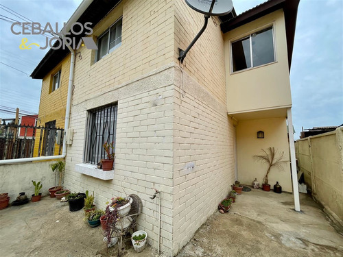 Casa En Venta De 2 Dorm. En Villa Alemana