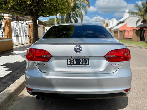 Volkswagen Vento 2.5 Luxury 170cv 2011