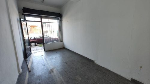 Local En Venta De 20mts2 Con Persiana Y Vidriera - Quilmes
