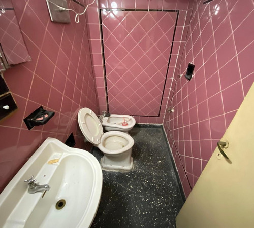 Venta De Casa Con Garaje, Local Y Galpón