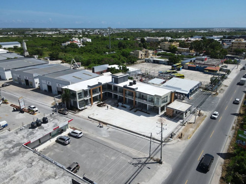 Local Para Uso Comercial O De Oficina En Alquiler En Av, Barceló De Bávaro, Punta Cana, 89m2