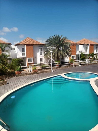 Imagen 14 de 16 de En Venta Town House Playa El Angel. Playa Moreno. Pampatar.