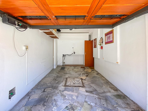 Casa De Dos Dormitorios Con Psicina Y Quincho En Venta A Dos Cuadras De Pellegrini