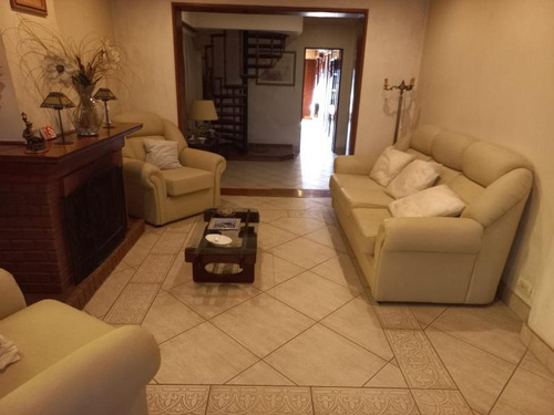 Casa En Venta - 3 Dormitorios 2 Baños - Cochera - 1.600mts2 - Esteban Echeverría