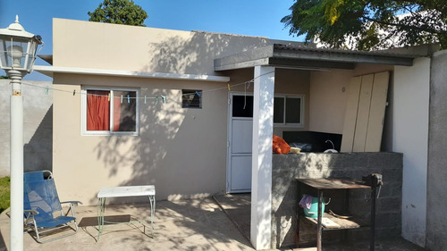 Venta De Casa Dos Dorm. + Dorm Y Baño De Servicio