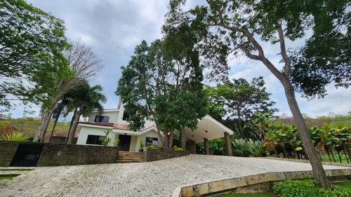 Venta Casa De Lujo En Hato Royal