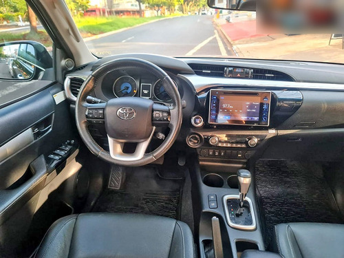 Imagem 5 de 9 de Toyota Hilux 2.8 Srx Cd Automática 4x4 2017