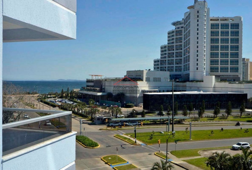 Apartamento En Playa Mansa 2 Dormitorios - Ref: 5105