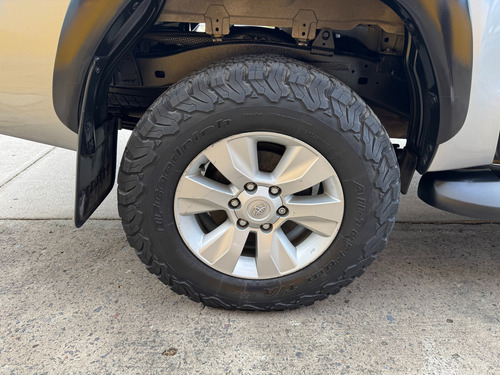 Toyota Hilux 2.7 Cabina Doble Sr Mt