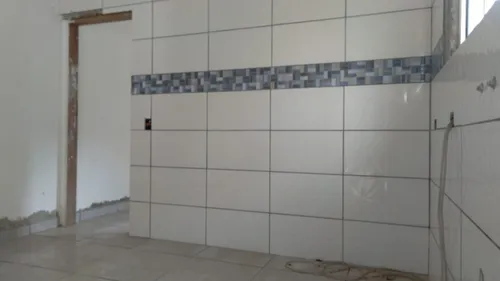 Casa 2 Dormitórios Em Bairro Residencial, Próximo A Comércios, Escolas, Transportes E Muito Mais!