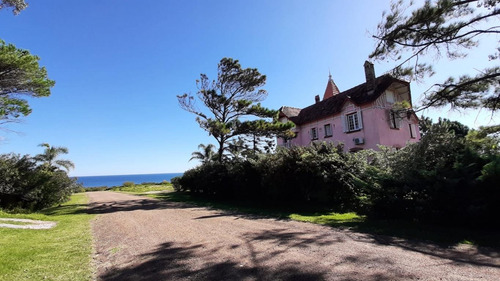 Imagen 5 de 30 de Casa De Estilo En Primera Línea De Mar.