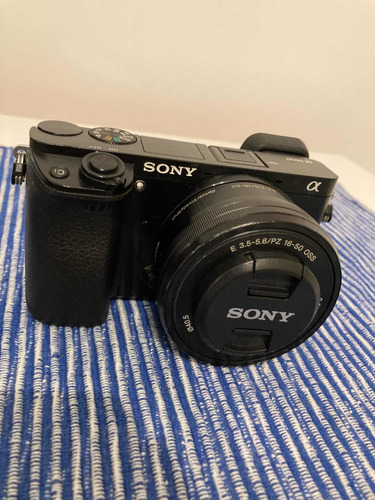 Imagen 2 de 2 de Sony A6000 Con Accesorios