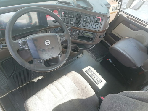 Camión Pipa De Agua De 10,000 Volvo Rabon Thorton Chasis