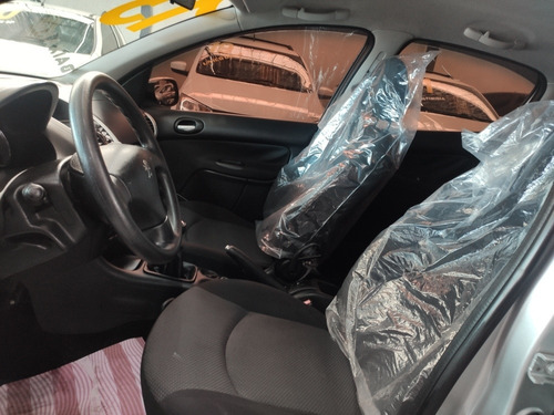 Imagem 4 de 12 de Peugeot 207 Passion 2013 1.4 Xr Flex 4p