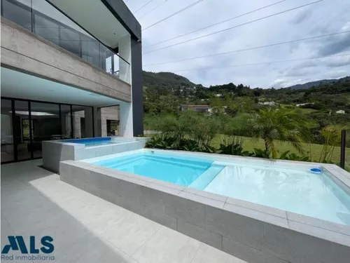 Hermosa Casa Moderna En El Escobero(mls#242569)