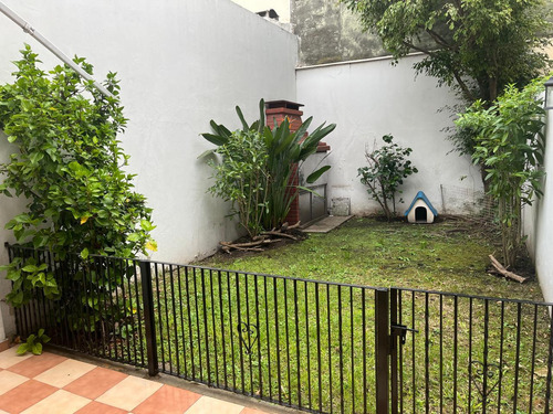 Venta - Casa 5 Ambientes - Monte Castro