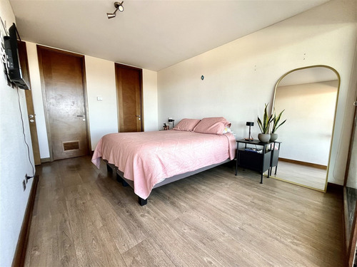 Departamento En Arriendo De 2 Dorm. En Las Condes
