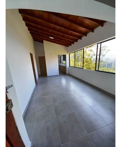 Apartamento En Las Palmas, Piso 4