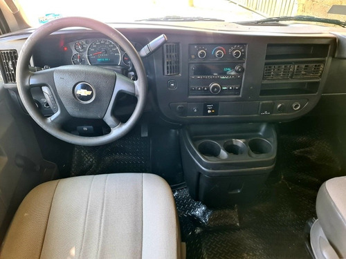 Imagen 8 de 15 de Chevrolet Express 2018 6.0 Ls C 15 Pas At