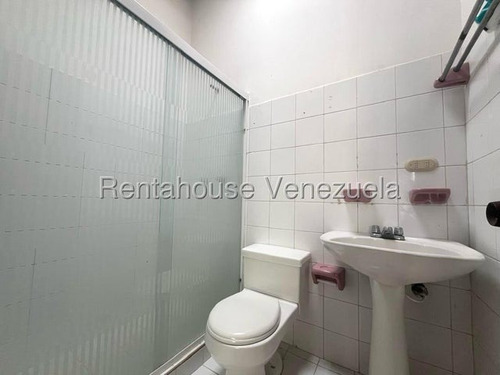 & Maria Luisa Mendoza Vende Hermosa Casa En Excelente Urbanismo De Zona Este De Barquisimeto Con Bellas Areas Comunes En Optimas Condiciones 2 5 1 8 8 6 6