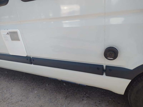 Imagen 6 de 17 de Motorhome Casa Rodante Renault Master 2005 Para 2 Personas