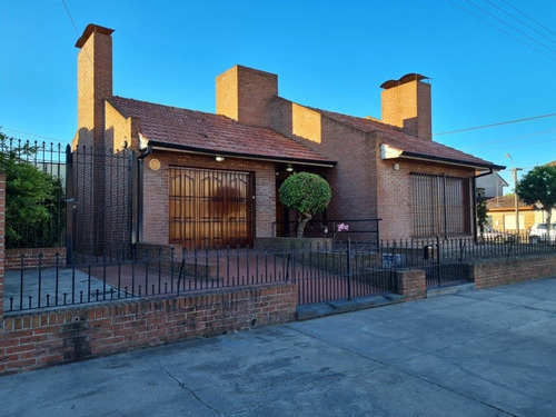 Imagen 7 de 30 de Chalet Impecable Estado Y Calidad De Construcción