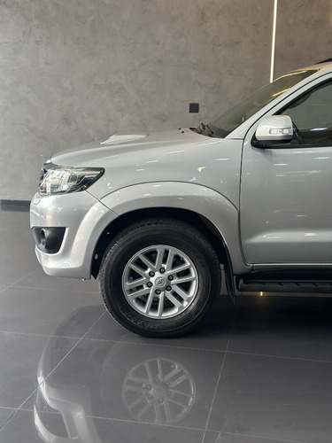 Toyota Hilux SW4 3.0 SRV 4X4 7 LUGARES 16V TURBO INTERCOOLER DIESEL 4P AUTOMÁTICO