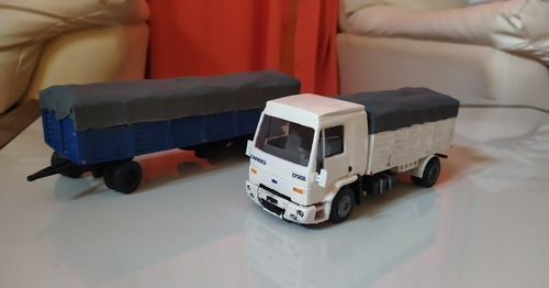 Camion Ford Cargo 1722 Con Acoplado Escala 1:43 