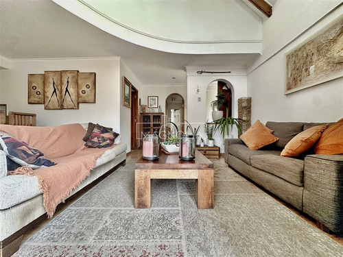 Casa En Venta De 5 Dorm. En Las Condes