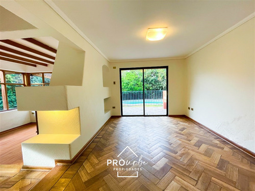 Casa En Venta De 5 Dorm. En Las Condes