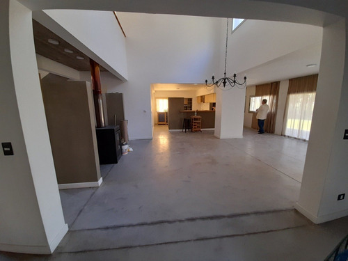 Imagen 3 de 30 de Chalet De 5 Ambientes - Barrio San Benito