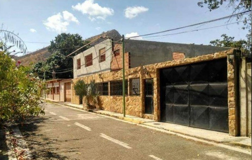 Imagen 1 de 1 de Casa En Urb Paramacay Via Principal Economica Me Voy Del Pais.
