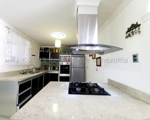 Bella Casa En Venta En Villa Privada De Sector Los Perozos De Coro