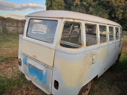 Volkswagen Kombi 1975 Samba