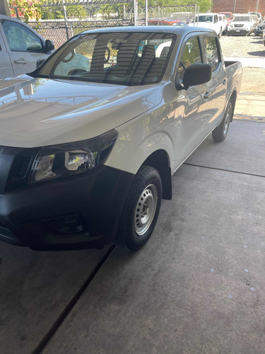 Imagen 1 de 3 de Nissan Np300 2018 2.5 Doble Cabina S Aa Pack Seg Mt