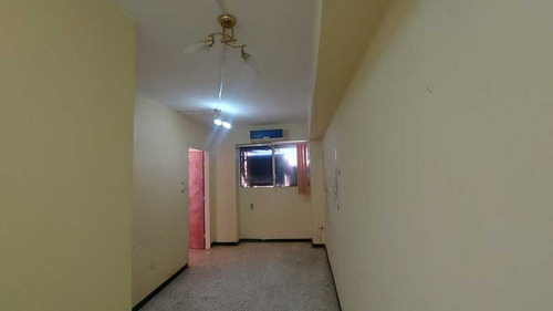 Alquiler O Venta De Oficina 90m2 En Torre Josar En Maracay
