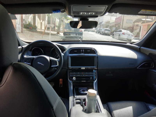 Jaguar Xe 2.0 R-sport 4p