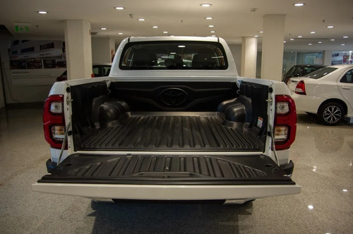 Imagen 9 de 25 de Toyota Hilux Srv 2.8tdi 4x2 Mt 204cv 0km Entrega Inmediata