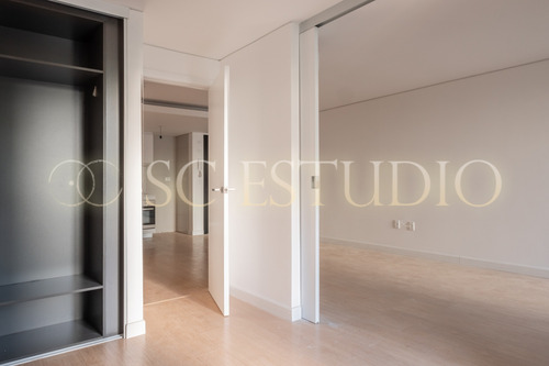 Un Dormitorio Y Cochera