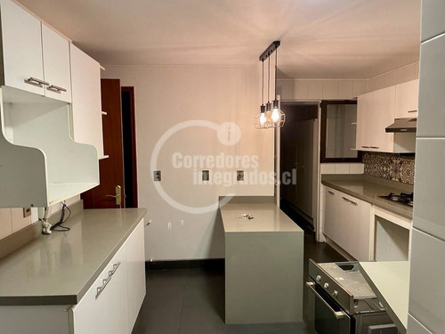 Casa En Venta De 5 Dorm. En Lo Barnechea