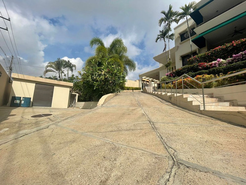 Casa De Venta Con Excelente Ubicacion En Bella Vista