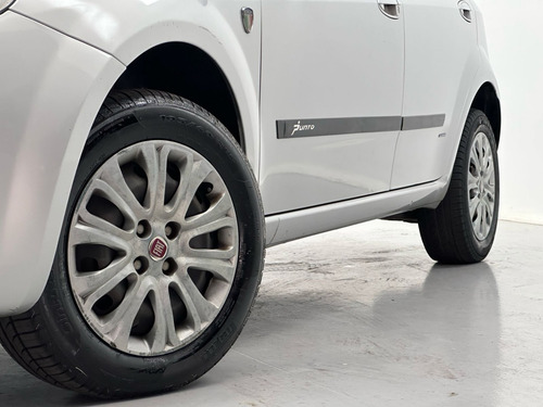 Fiat Punto 1.4 8V FLEX 4P MANUAL