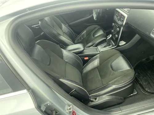 Volvo V40 2.0 T4 Drive-E R-DESIGN AT