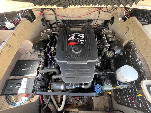 Regal Cuddy 2150 Con Motor Mercruiser V6 4.3 220hp