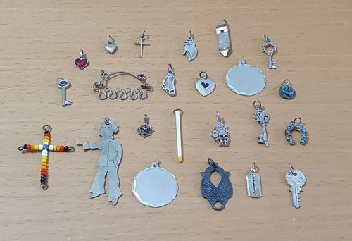 Lote Dijes Para Collares Y Pulseras 23 Piezas (Usado)