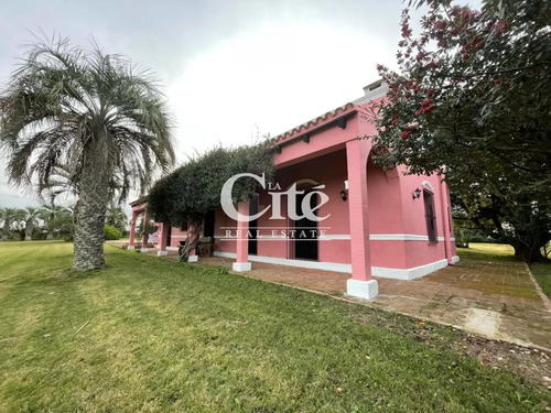 Espectacular Chacra A Min De Pde Con Casa Principal. Habitación Indep. Casa De Húespedes. Piscina, Cancha De Padel, Barbacoa Y Parrillero Abierto.