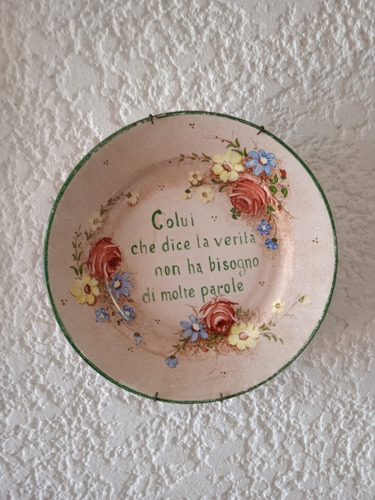 Antiguo Plato De Pared Artesanal Pintado A Mano 