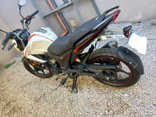 Imagen 6 de 17 de Zanella Rx 200cc Next Moto + 2 Cascos